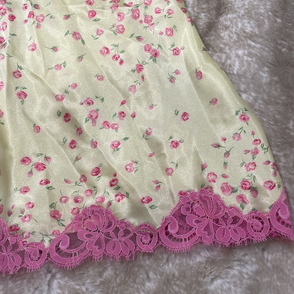 Oscar de la Renta Nightgown - Picture 6 of 9